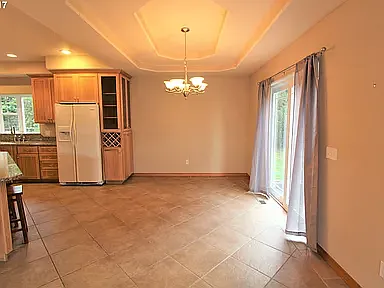 1326 Howard St — Photo 7