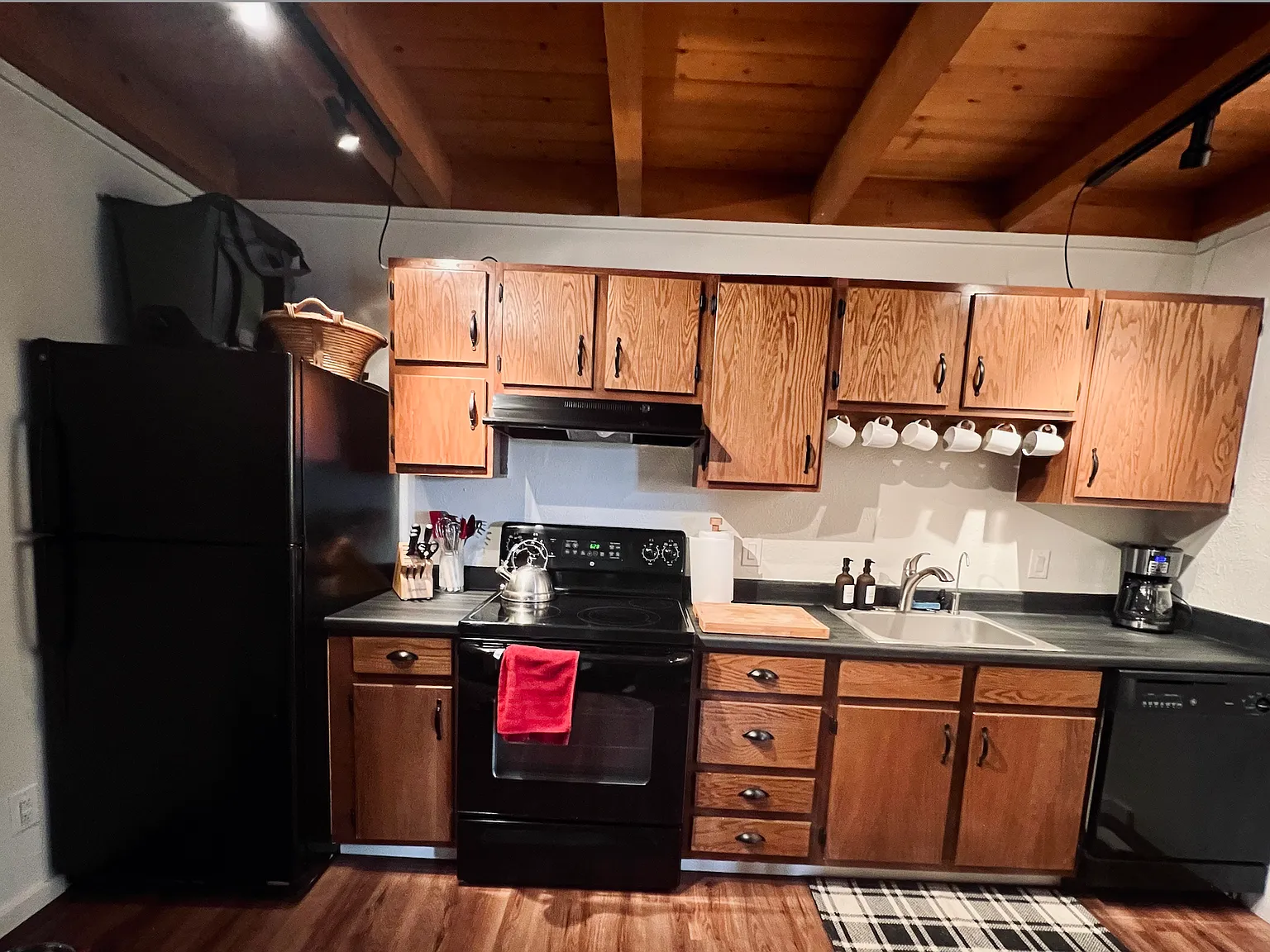 2 bed, 900 sqft, $3,000 — Photo 4