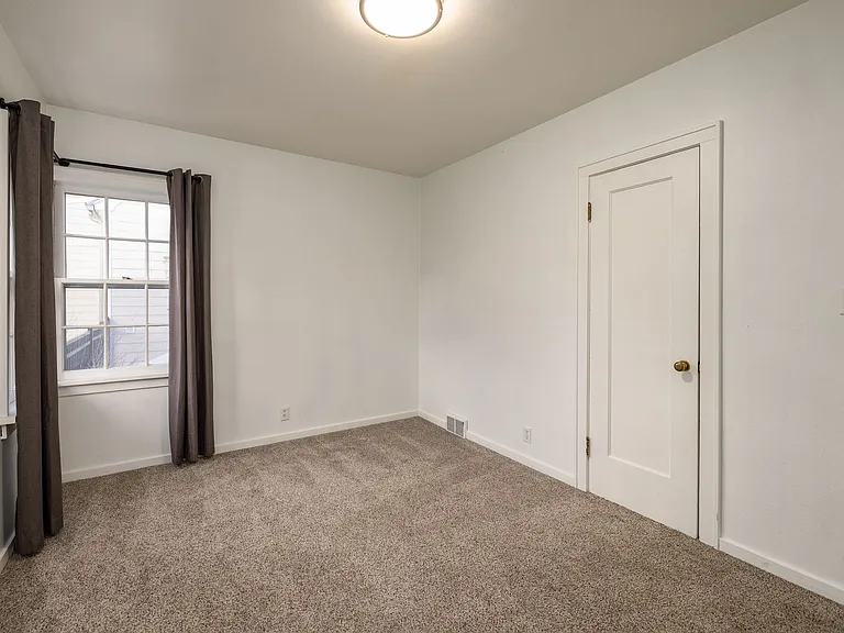 2208 Pine St — Photo 15