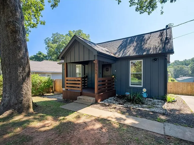 2352 Herring Rd SW — Photo 34