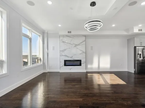 122 Terrace Avenue image 3 of 37