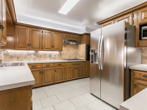 2803 Costa Mesa Dr, Dallas, TX 75228