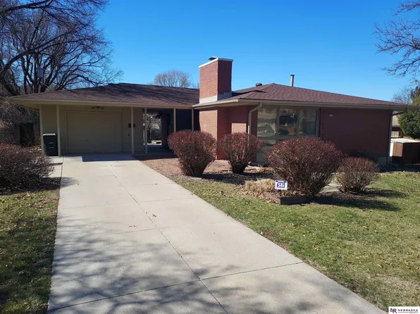 8413 Grand Ave, Omaha, NE 68134