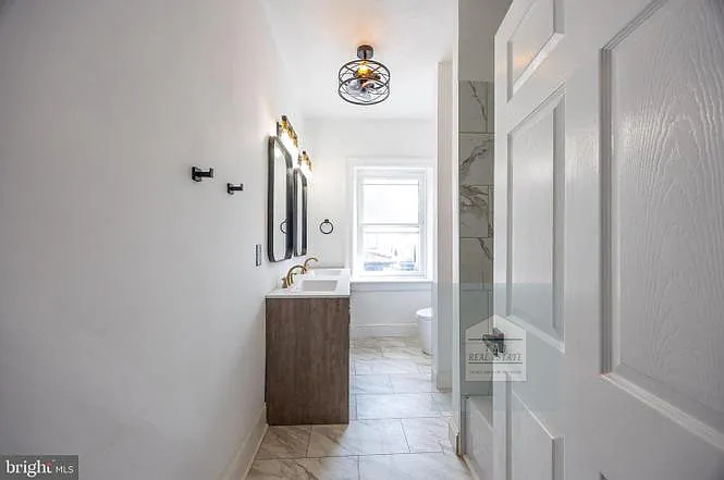 209 E Martin St #B — Photo 12