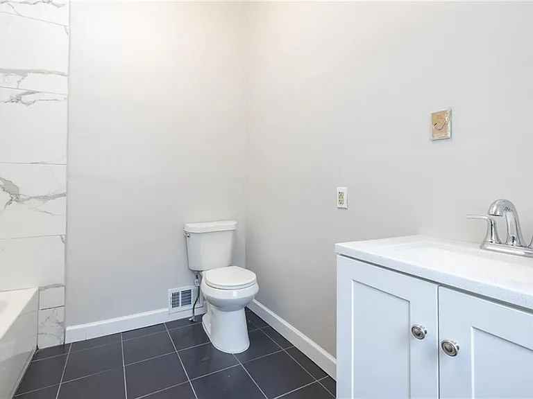 660 Queen St SW #A — Photo 30