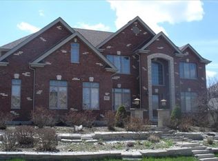 10815 Scarlet Dr, Orland Park, IL 60467