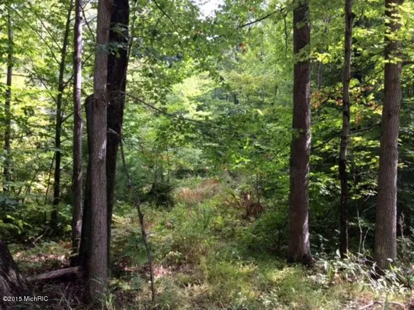 3574 N Green Creek Rd, Muskegon, MI 49445