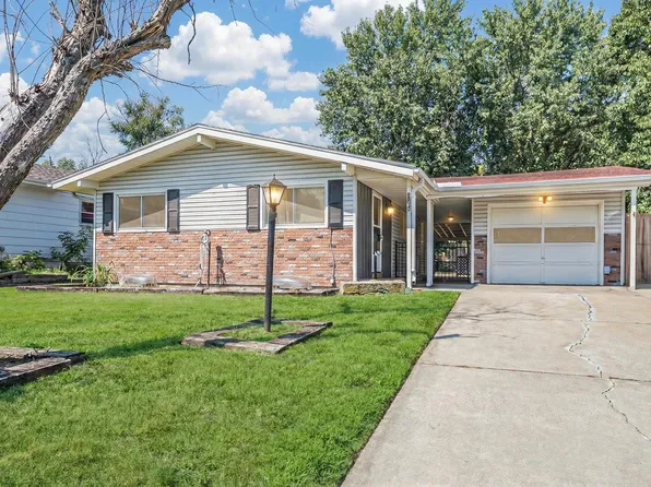 1108 Crest Hill Dr, Junction City, KS 66441