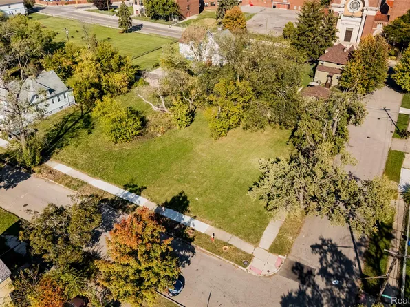 5900 Belvidere St, Detroit, MI 48213