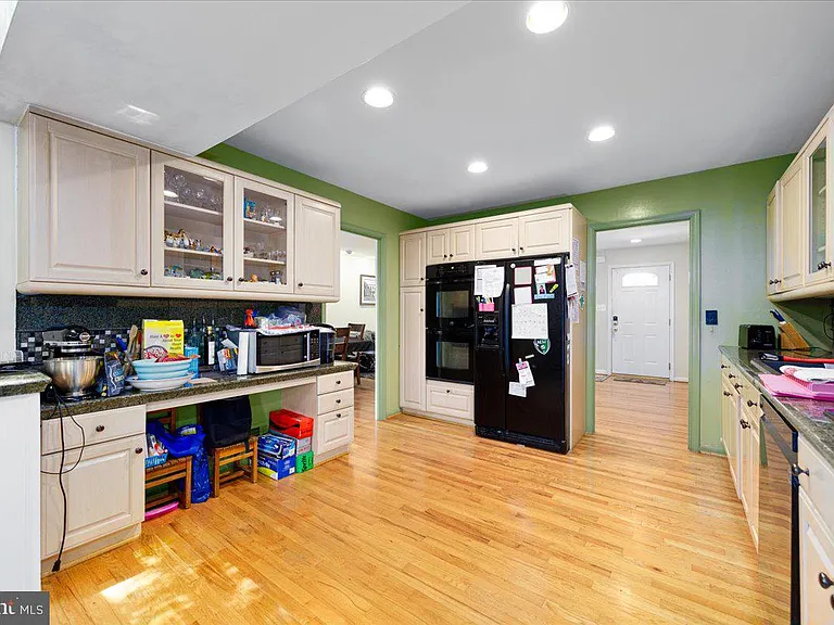 4 Sussex Ct — Photo 9