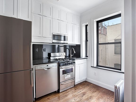 5th image of 93 Madison St APT 4B