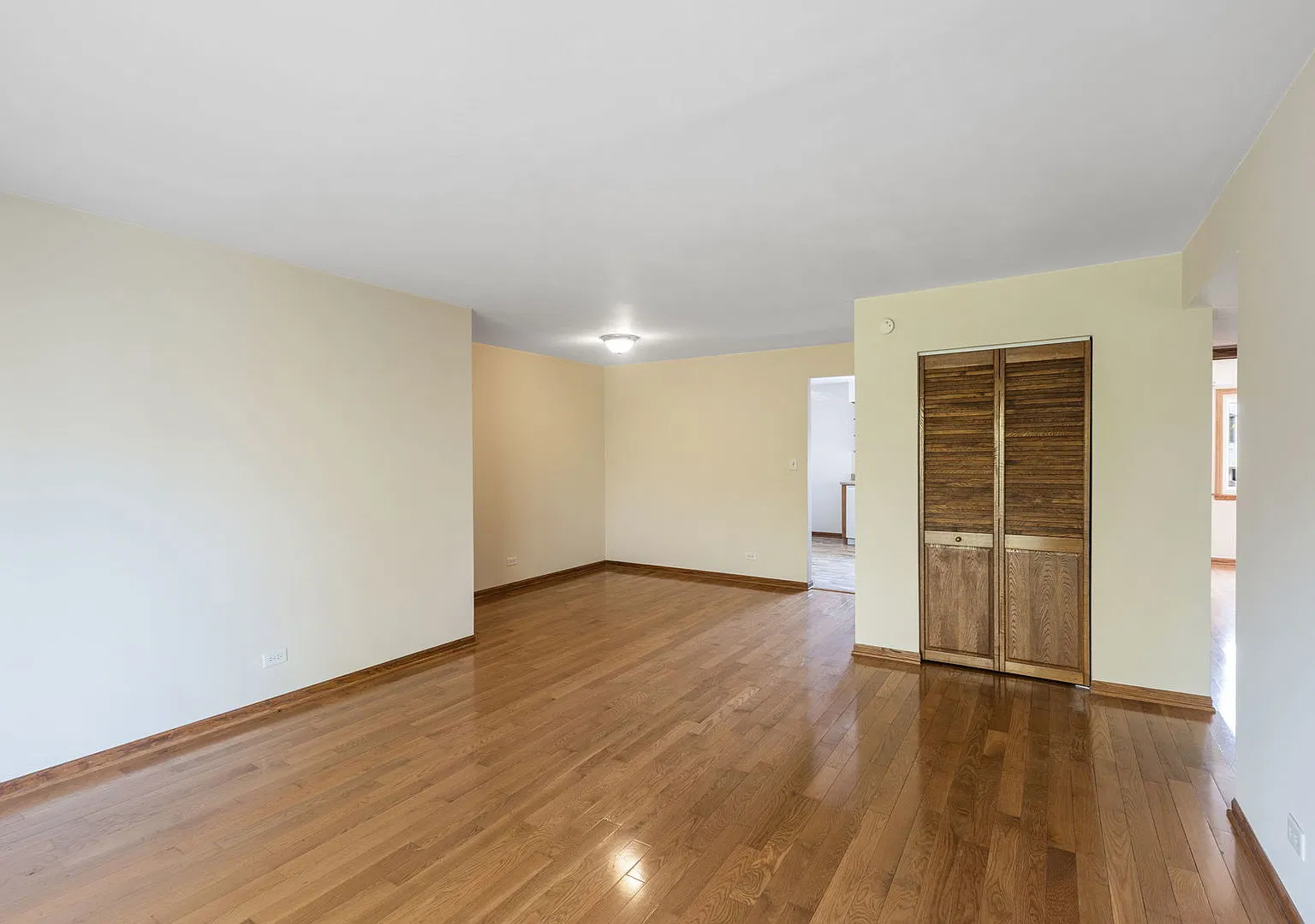 2 bed, 1050 sqft, $1,800 — Photo 2