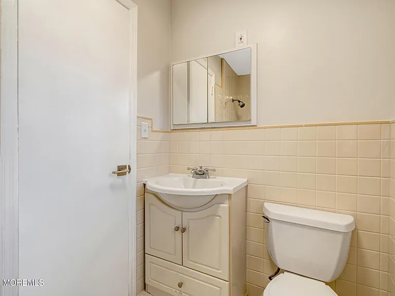 429 Lake Ave — Photo 30