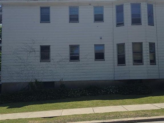 3rd image of 133 Woodlawn Ave