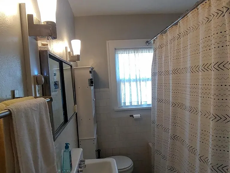 427 E Duffy St — Photo 9
