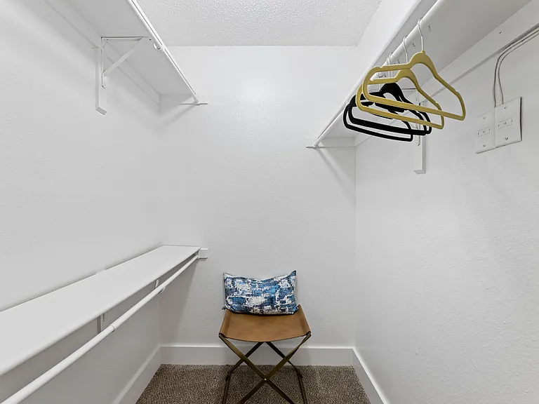 The Admiral Apartments — Photo 22
