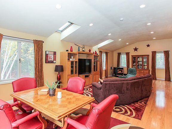 5th image of 34 Seasons Ln