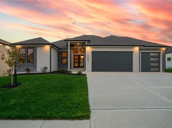 5782 NW Black Oak Ct, Parkville, MO 64152