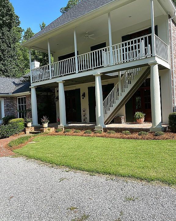 2nd image of 393 Ingleside Dr