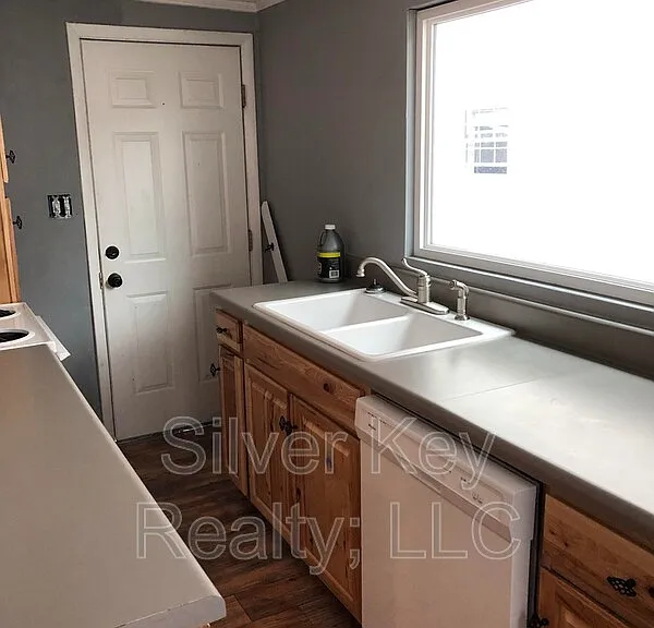 130 S Jackson St #B — Photo 4