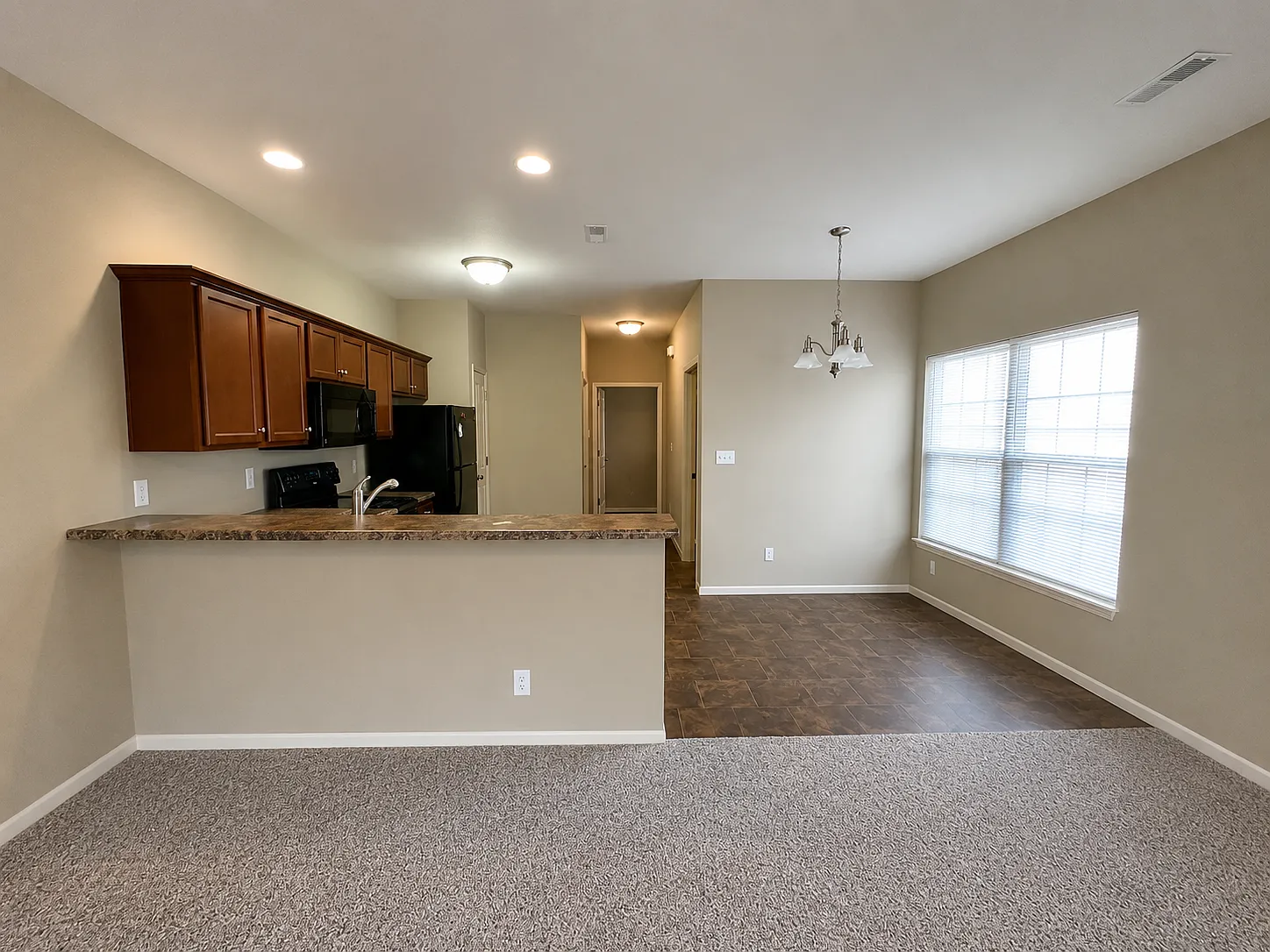 2 bed, 1100 sqft, $1,350 — Photo 3