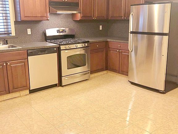 2nd image of 1-1510 Kennellworth Pl #1
