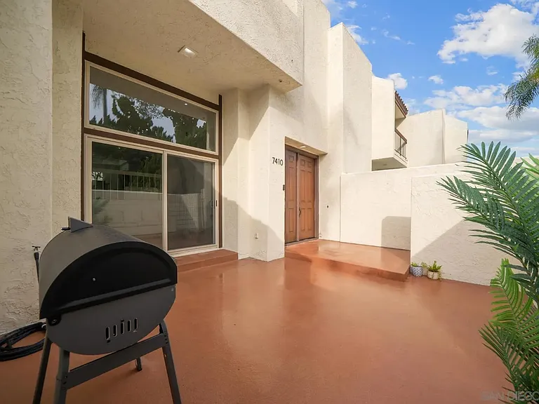 7410 Caminito Carlotta — Photo 3