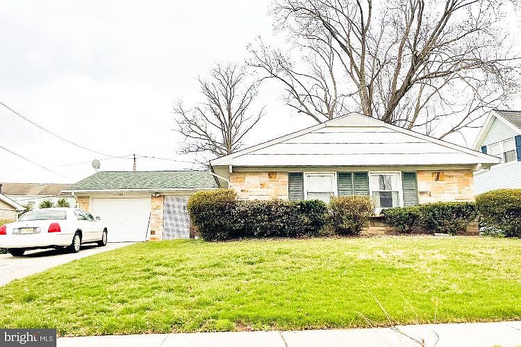 1st image of 102 Holbrook Ln