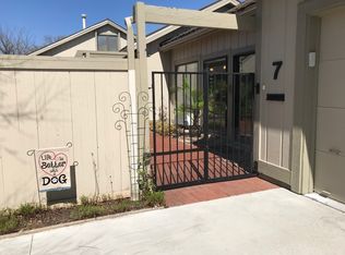 7 SW Pepper Tree Ln, Topeka, KS 66611