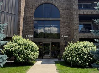 2210 Midland Grove Rd APT 207, Roseville, MN 55113
