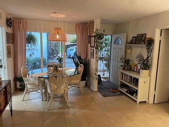 3rd image of 1625 La Madera Ln