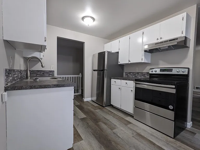 1218 E Nora Ave — Photo 3