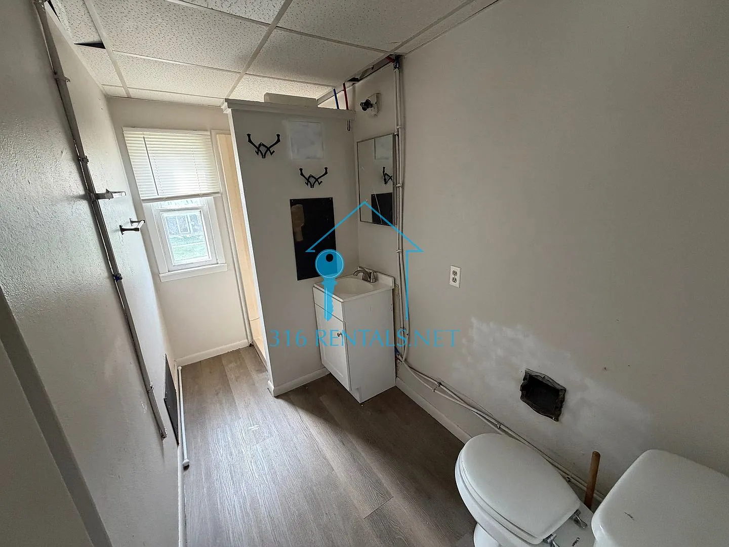 524 N Oak St — Photo 4
