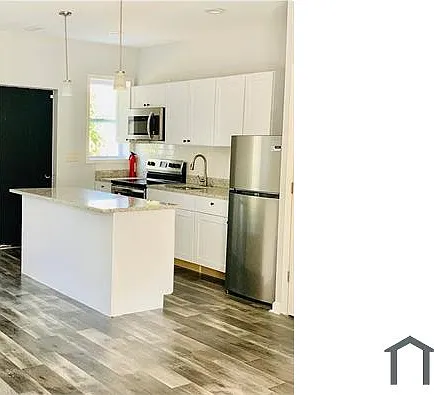 3 bed, $2,100 — Photo 4