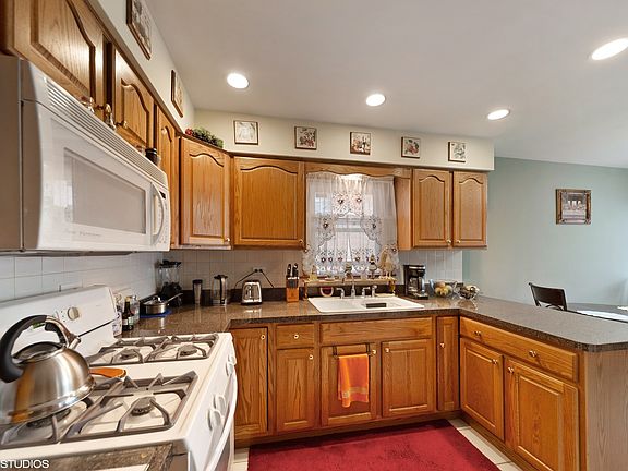 4th image of 3761 N Oketo Ave