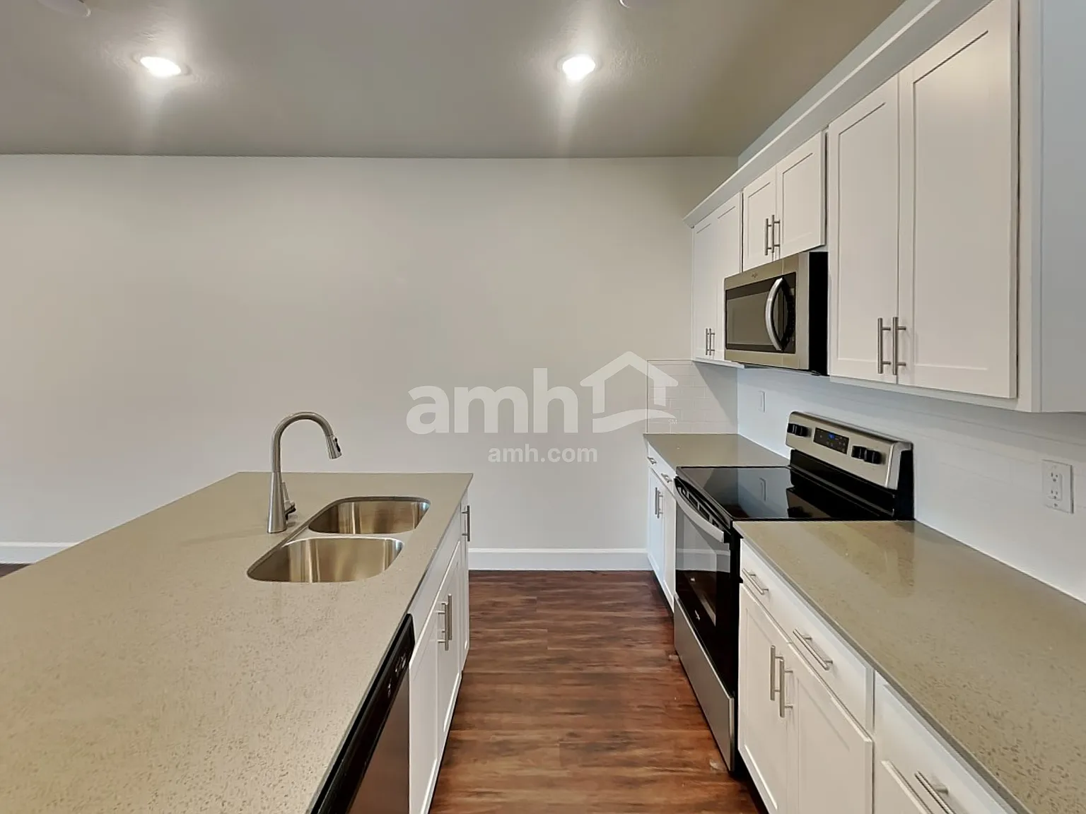 3 bed, 2.5 bath, 1603 sqft, $2,130 — Photo 3