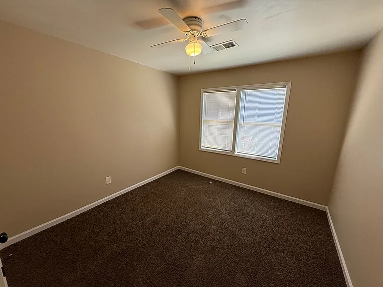 1063 Springdale St — Photo 7