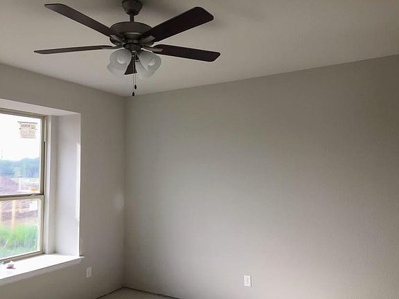 5th image of 328 Rebecca Ln
