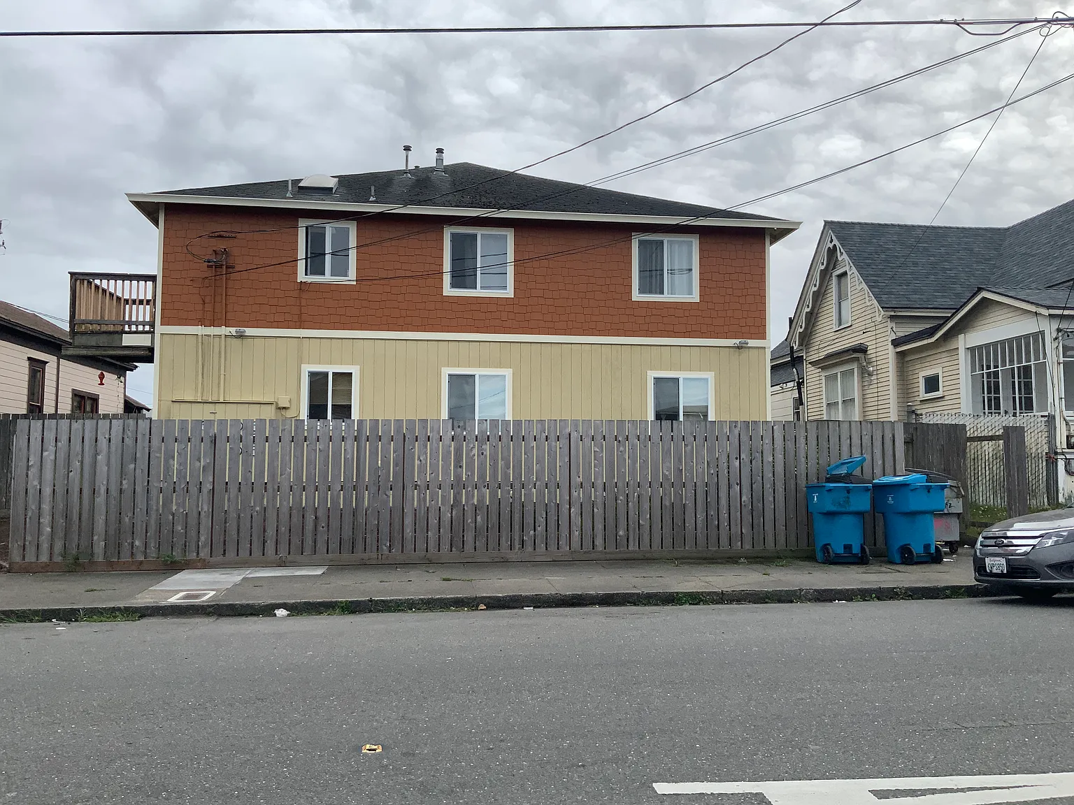 3 bed, 1000 sqft, $1,725 — Photo 1