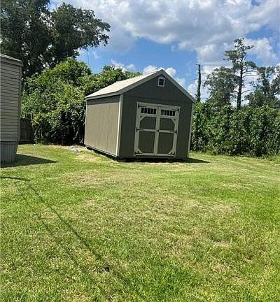 3rd image of 828 Shady Ln