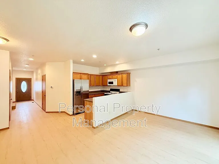 855 NW Ivy St — Photo 4
