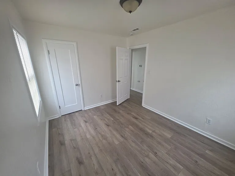 3025 Burnette St — Photo 4
