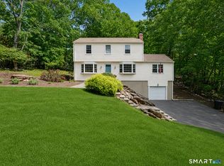 524 Nonopoge Rd, Fairfield, CT 06825
