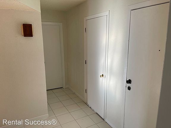 4th image of 701 El Pinal Pl