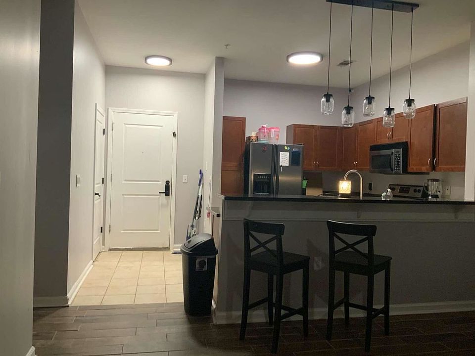 2nd image of 870 Mayson Turner Rd NW Unit 1120