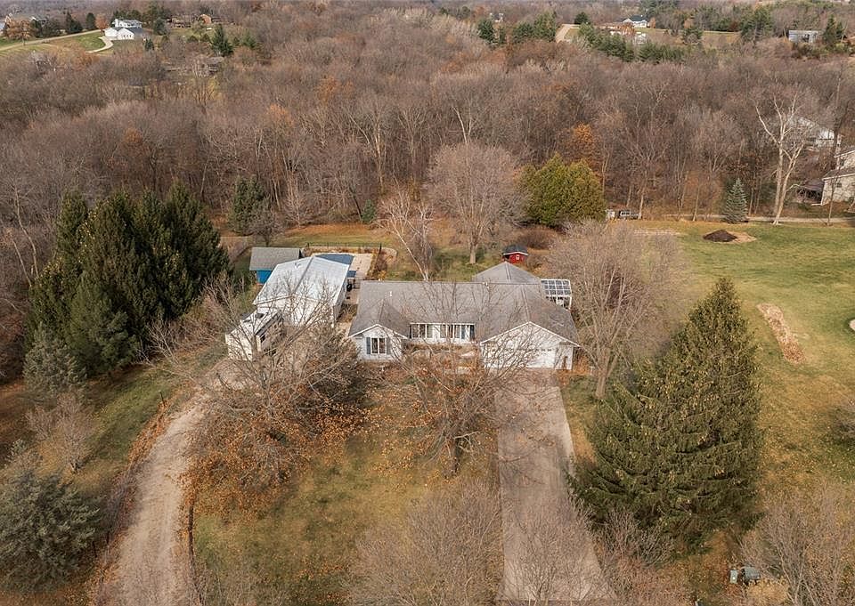 1st image of 3124 Thorncrest Ln NE