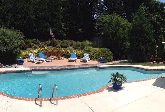 5th image of 125 Longfellow Dr