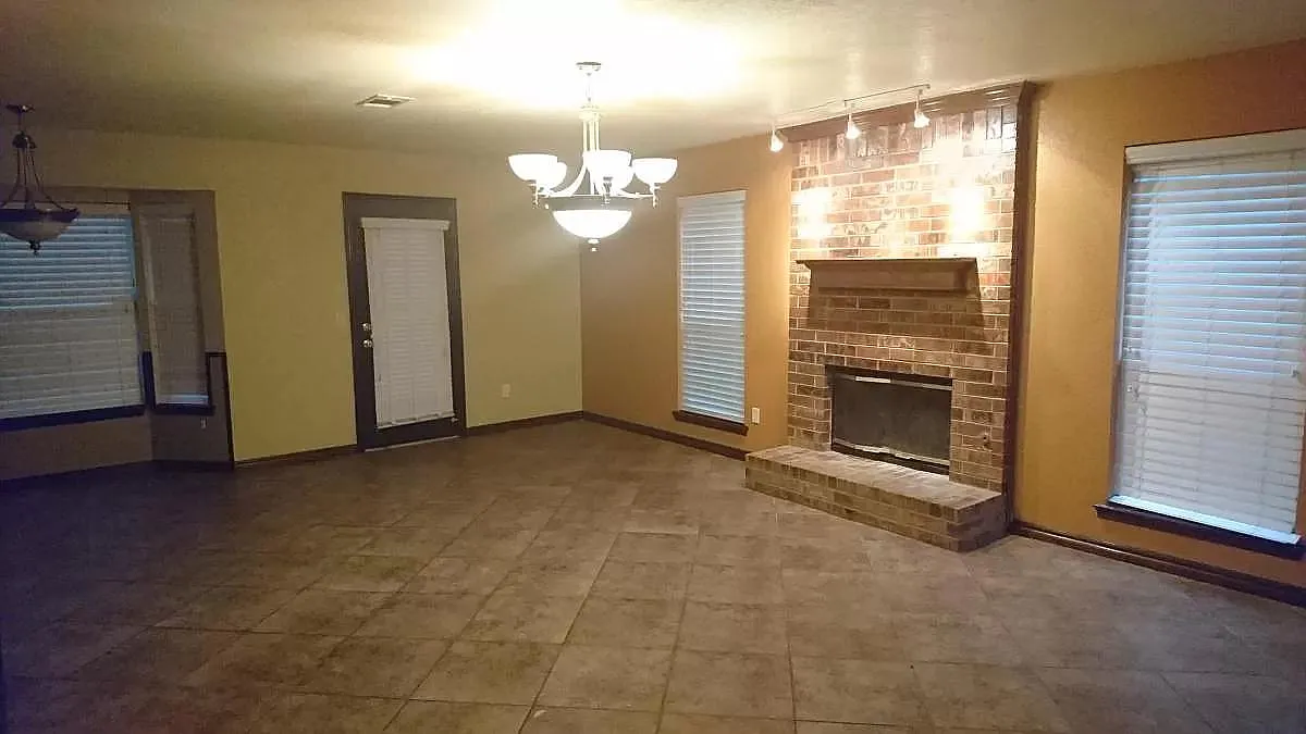 3 bed, 2.5 bath, 1684 sqft, $1,975 — Photo 3