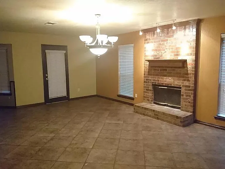 3900 Goshawk Cir — Photo 3