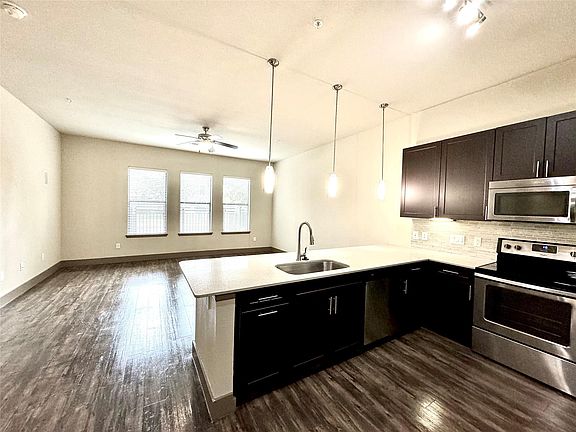 3rd image of 2033 S Gessner Rd APT 2108
